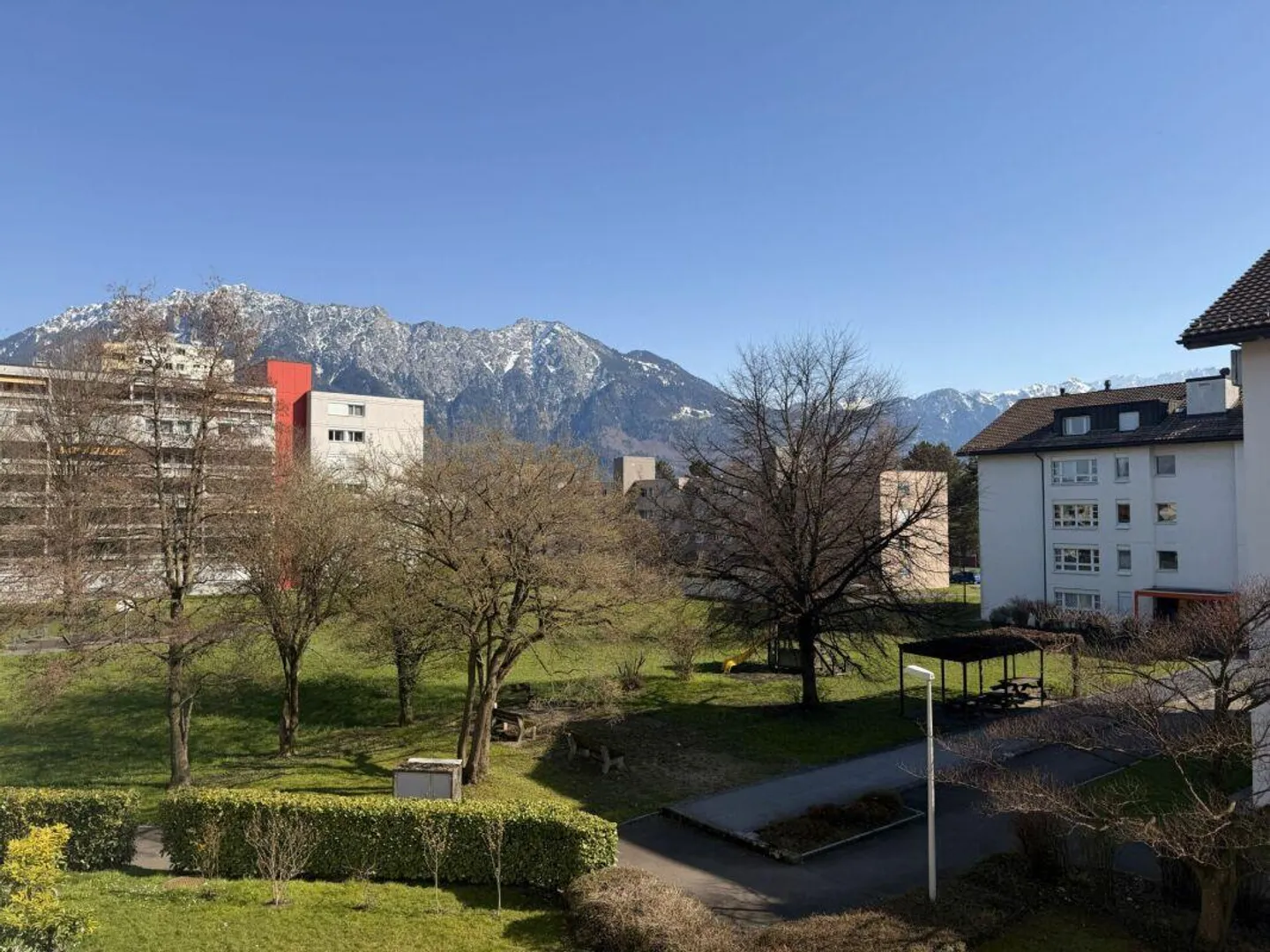 Appartamento affascinante e adatto alle famiglie con 4.5 stanze nella migliore posizione residenziale - Foto 7 di 9