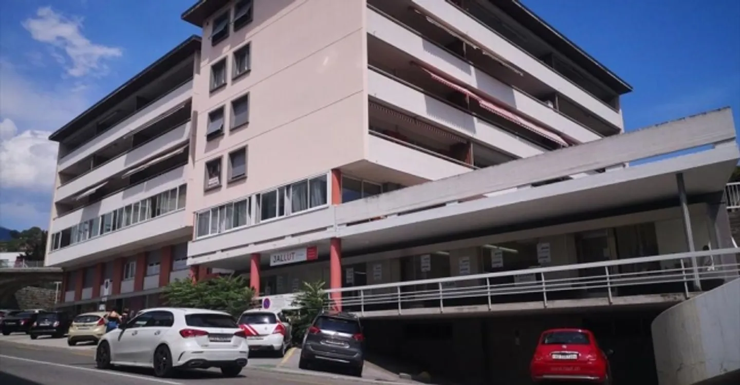Edificio ad uso misto in affitto - Foto 1 di 11