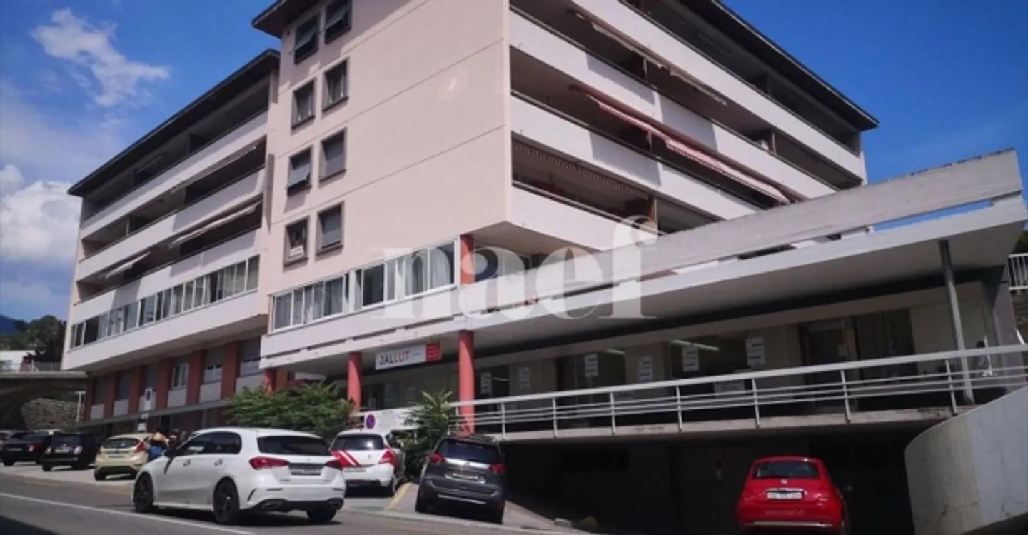 Edificio ad uso misto in affitto - Foto 2 di 11