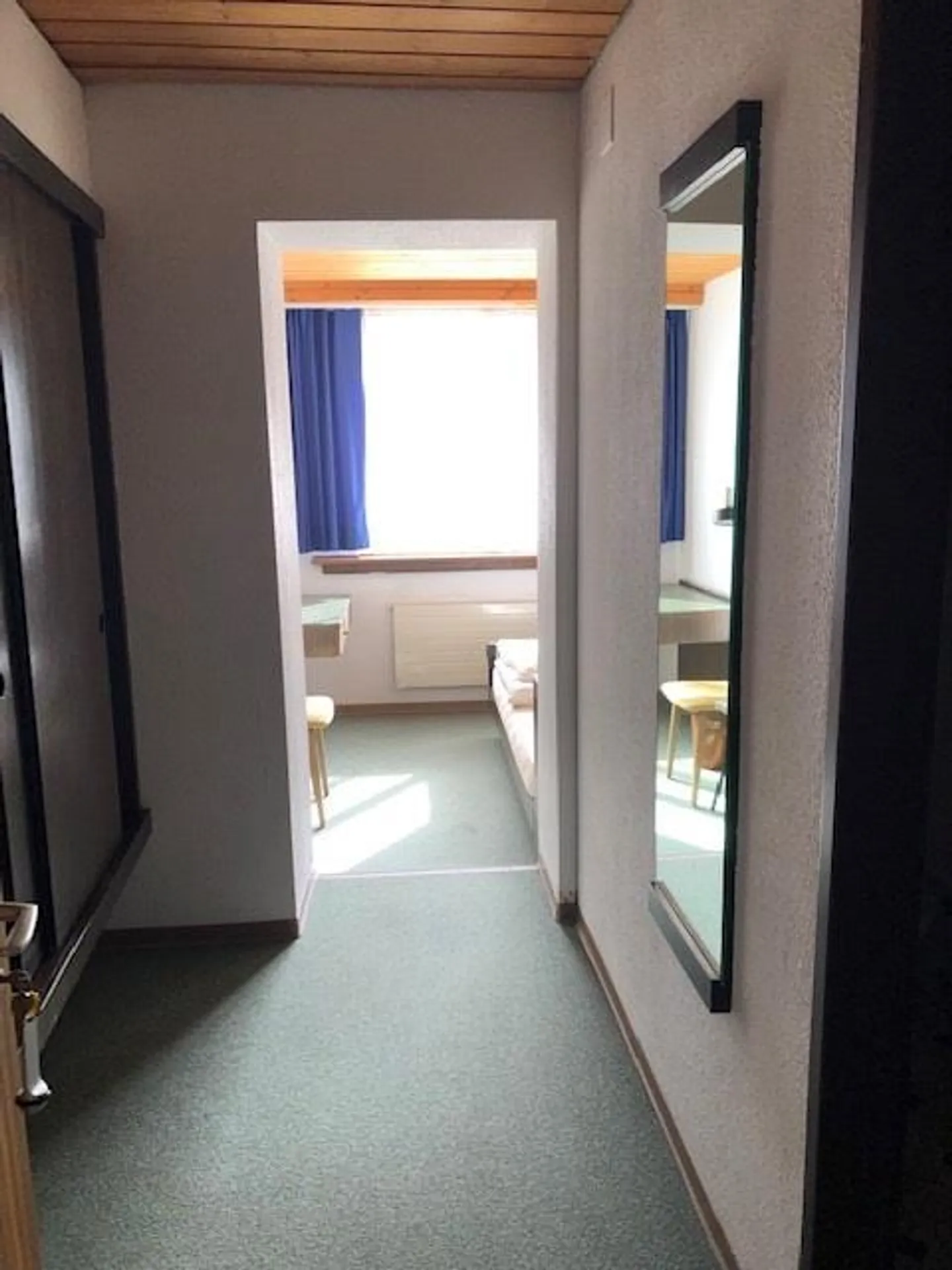 Möbliertes Zimmer mit eigenem Bad - Foto 3 von 7
