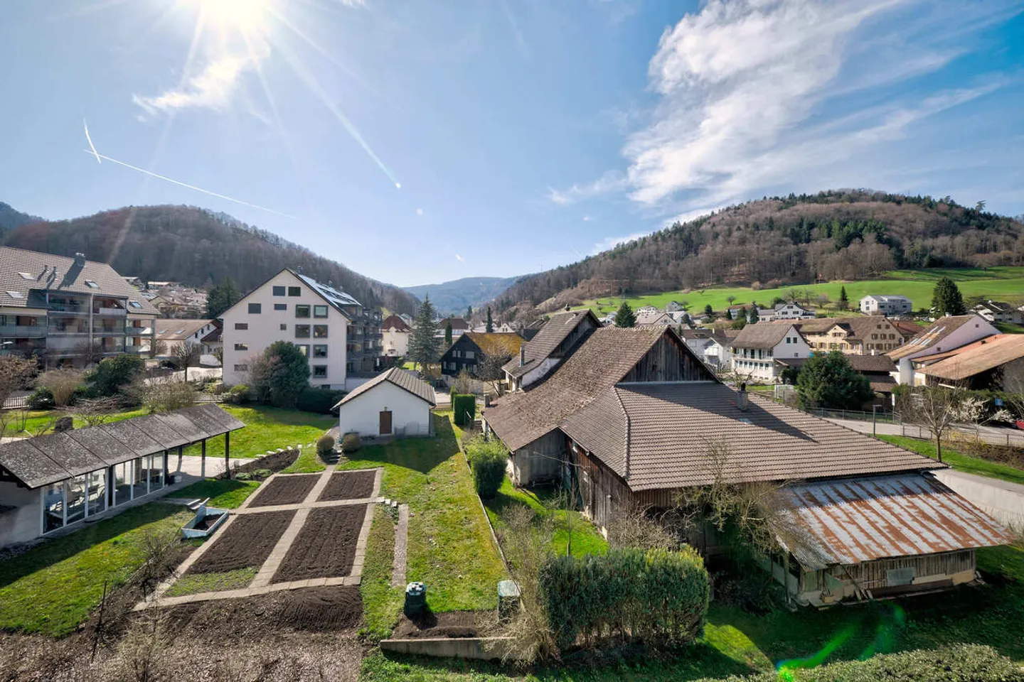 Modern Living - Photo 8 of 10