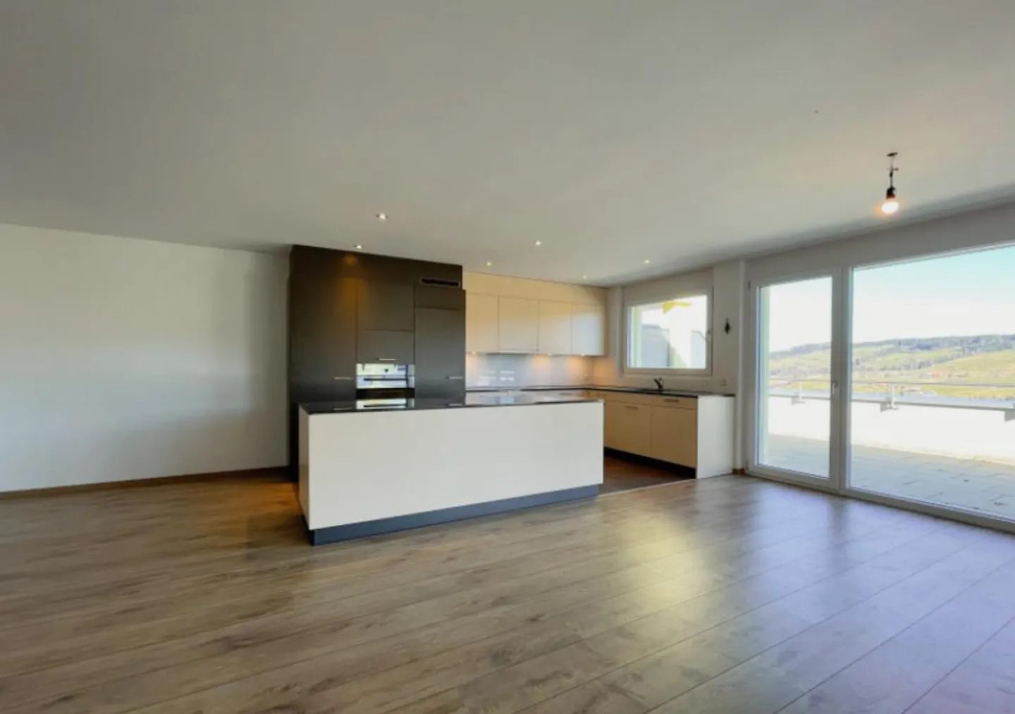 Appartamento attico con grande terrazza - Foto 3 di 12