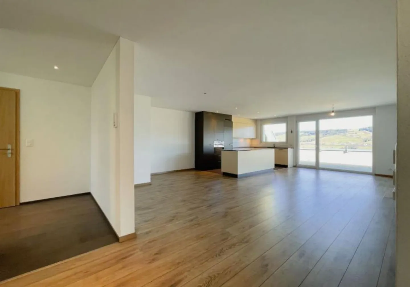 Appartamento attico con grande terrazza - Foto 4 di 12