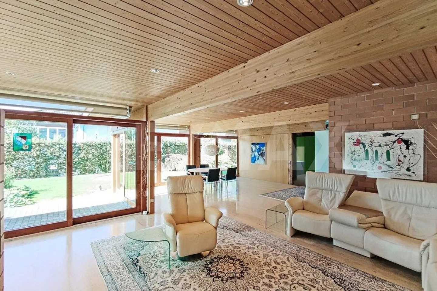 Einfamilienhaus im Bungalow-Stil mit Wellness-Oase und grossem Garten - Foto 4 von 13