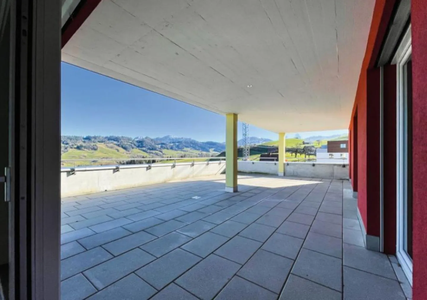 Appartamento attico con grande terrazza - Foto 10 di 12