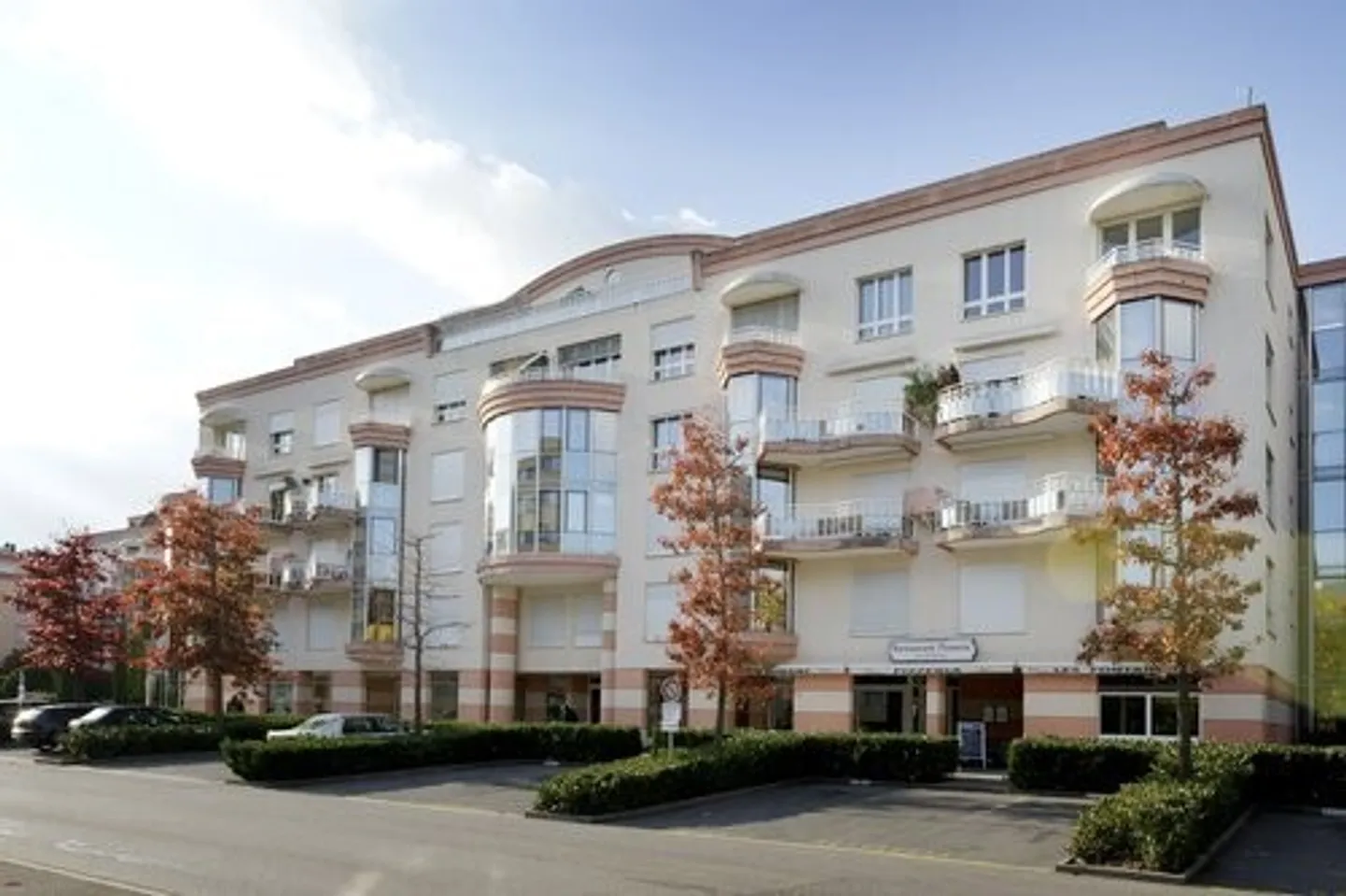 Grande surface commerciale à Nyon - Photo 1 sur 8