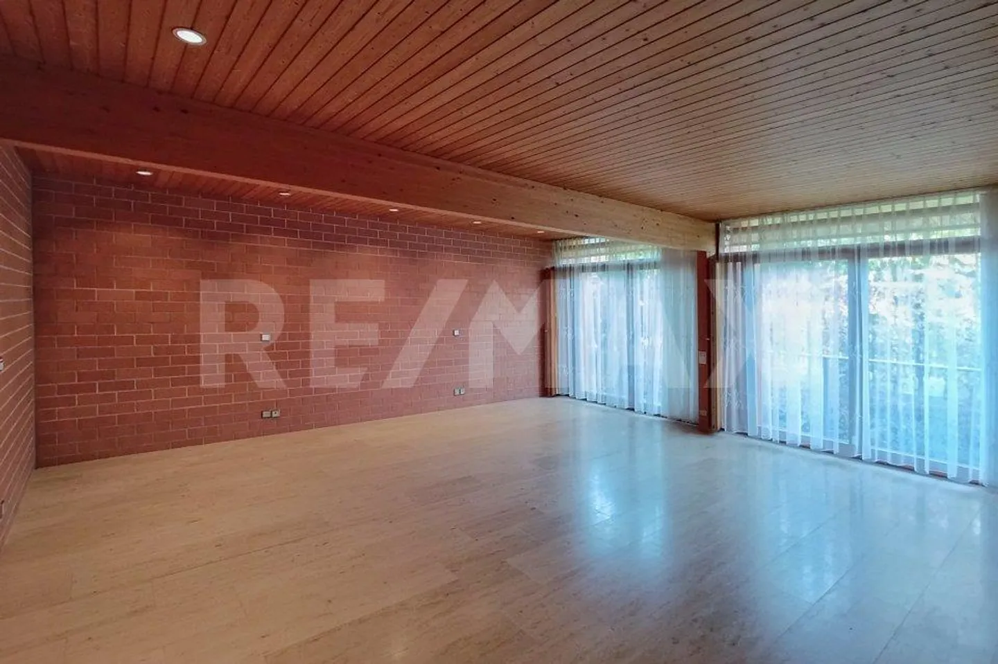 Einfamilienhaus im Bungalow-Stil mit Wellness-Oase und grossem Garten - Foto 7 von 13