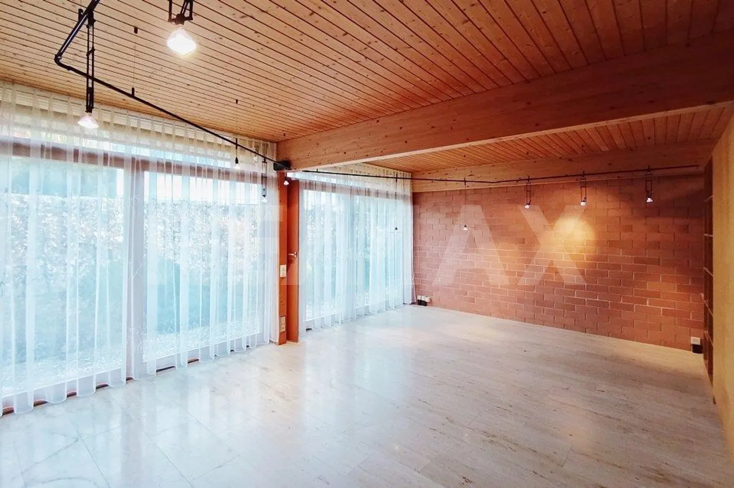 Einfamilienhaus im Bungalow-Stil mit Wellness-Oase und grossem Garten - Foto 10 von 13