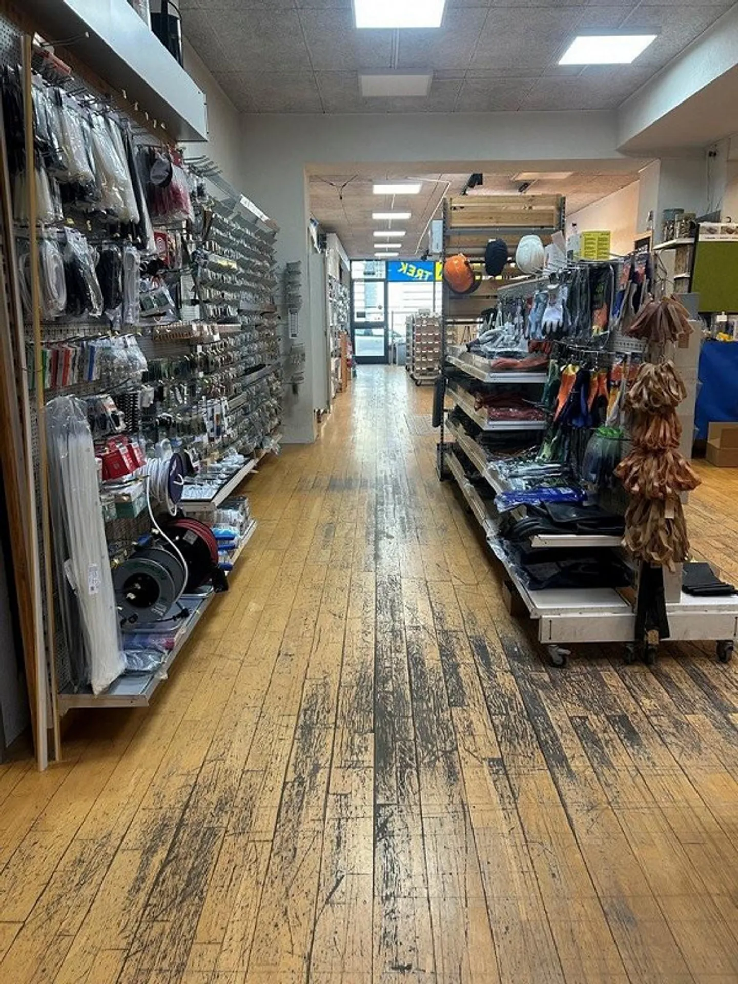 Espace de vente spacieux près de la gare - Photo 2 sur 9