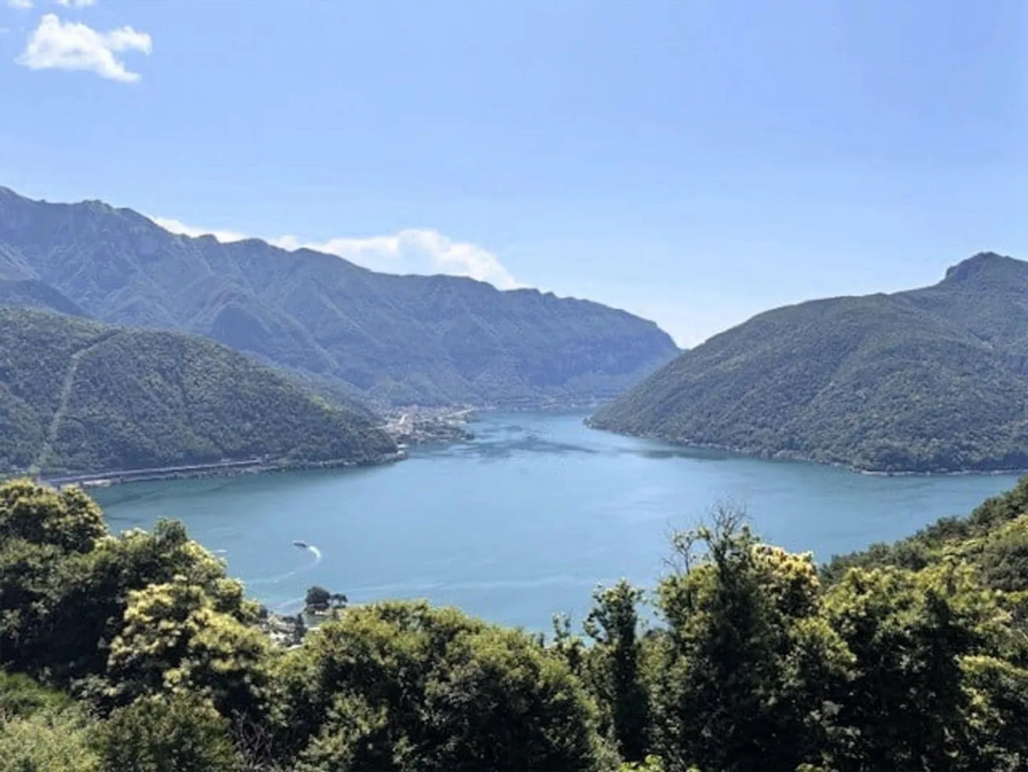 Modern Apartment with Lake View - Photo 2 of 9