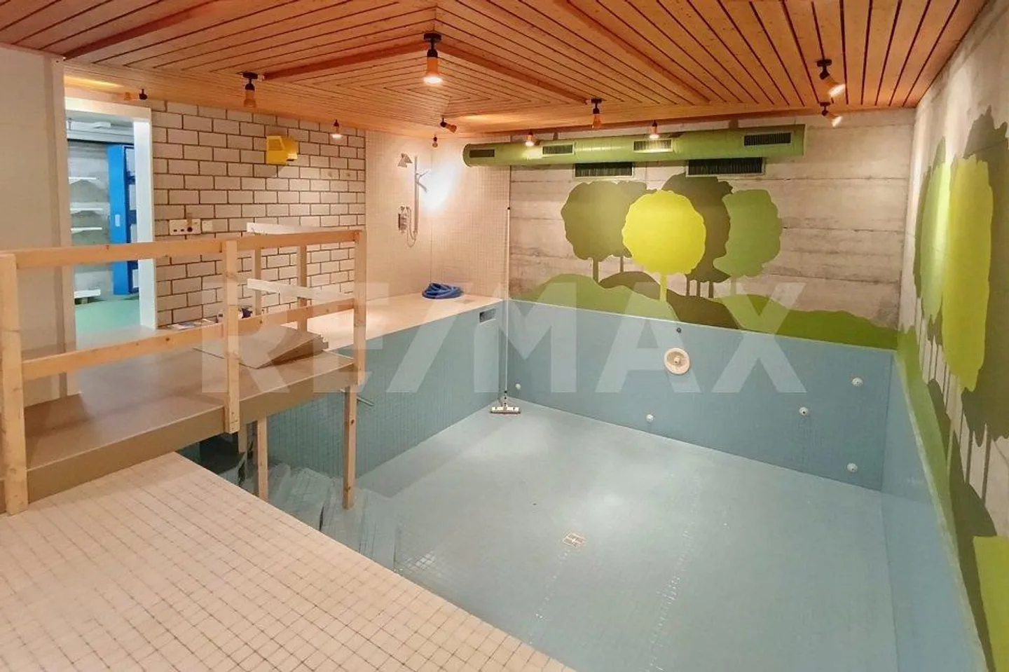 Einfamilienhaus im Bungalow-Stil mit Wellness-Oase und grossem Garten - Foto 11 von 13