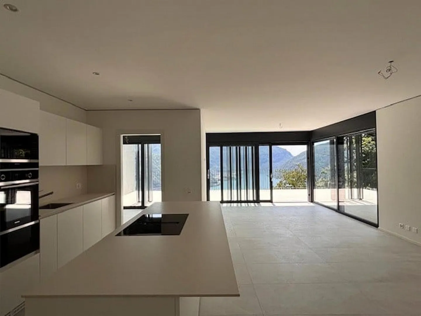 Modern Apartment with Lake View - Photo 6 of 9