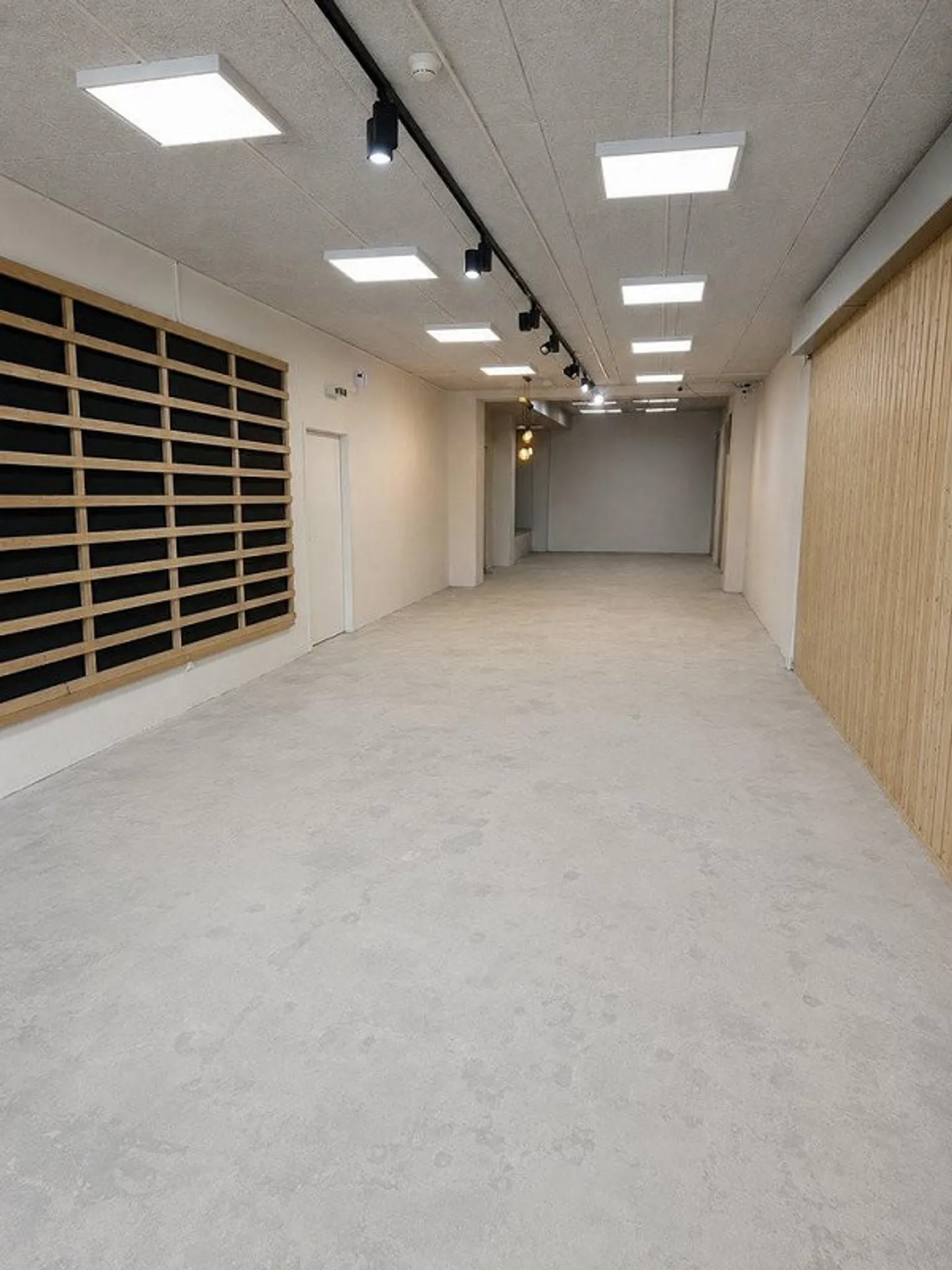 Espace de vente spacieux près de la gare - Photo 9 sur 9