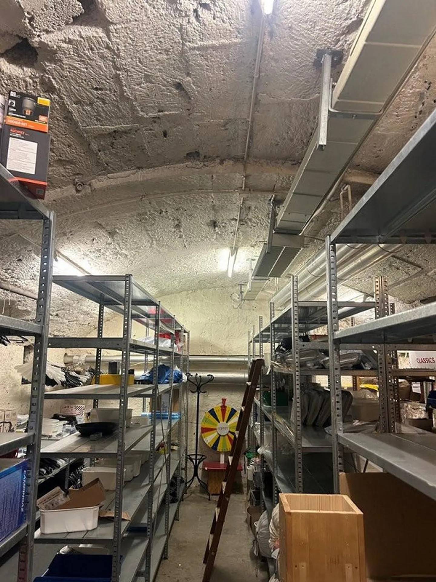 Espace de vente spacieux près de la gare - Photo 6 sur 9
