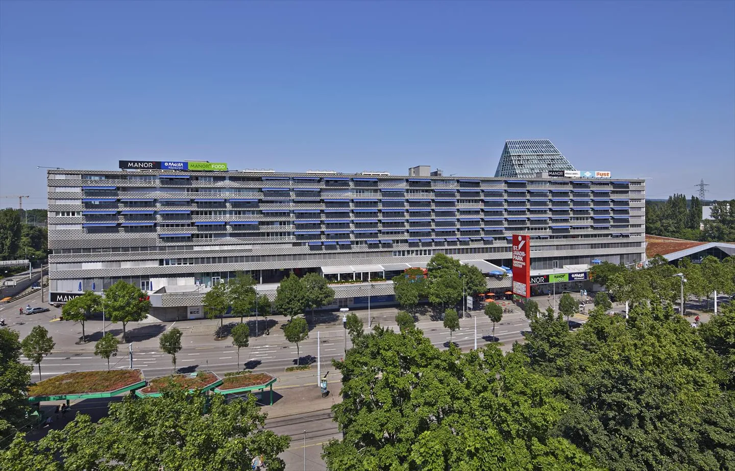 Espace de vente attrayant dans le centre commercial St. Jakob-Park - Photo 1 sur 3