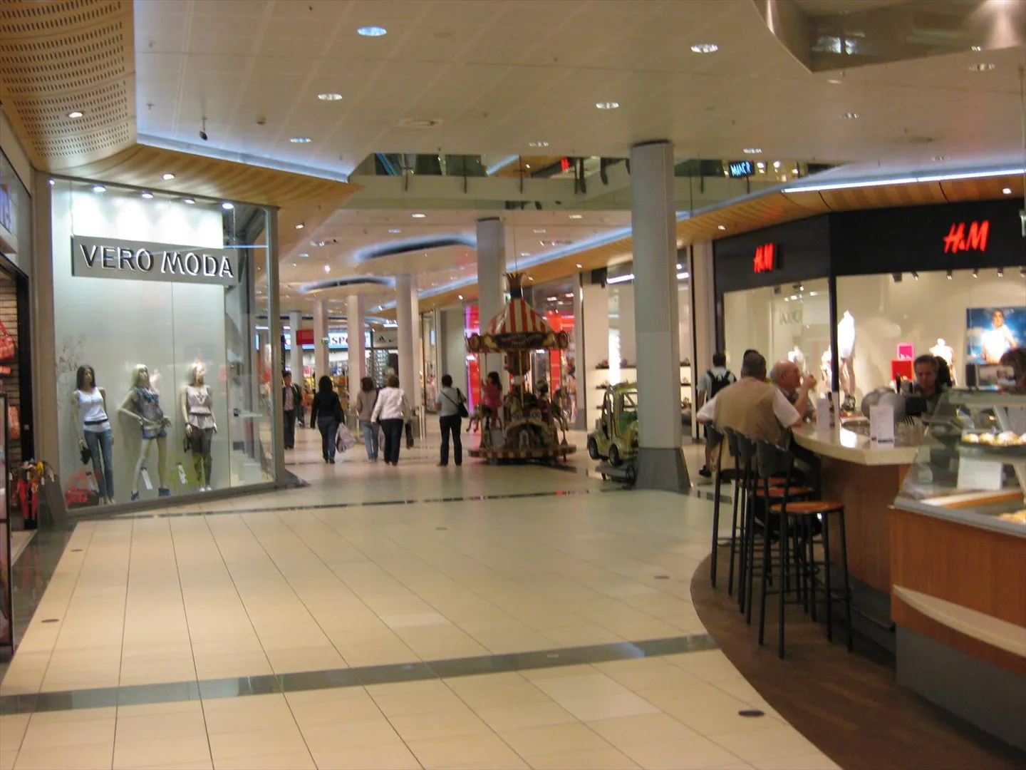 Espace de vente attrayant dans le centre commercial St. Jakob-Park - Photo 2 sur 3