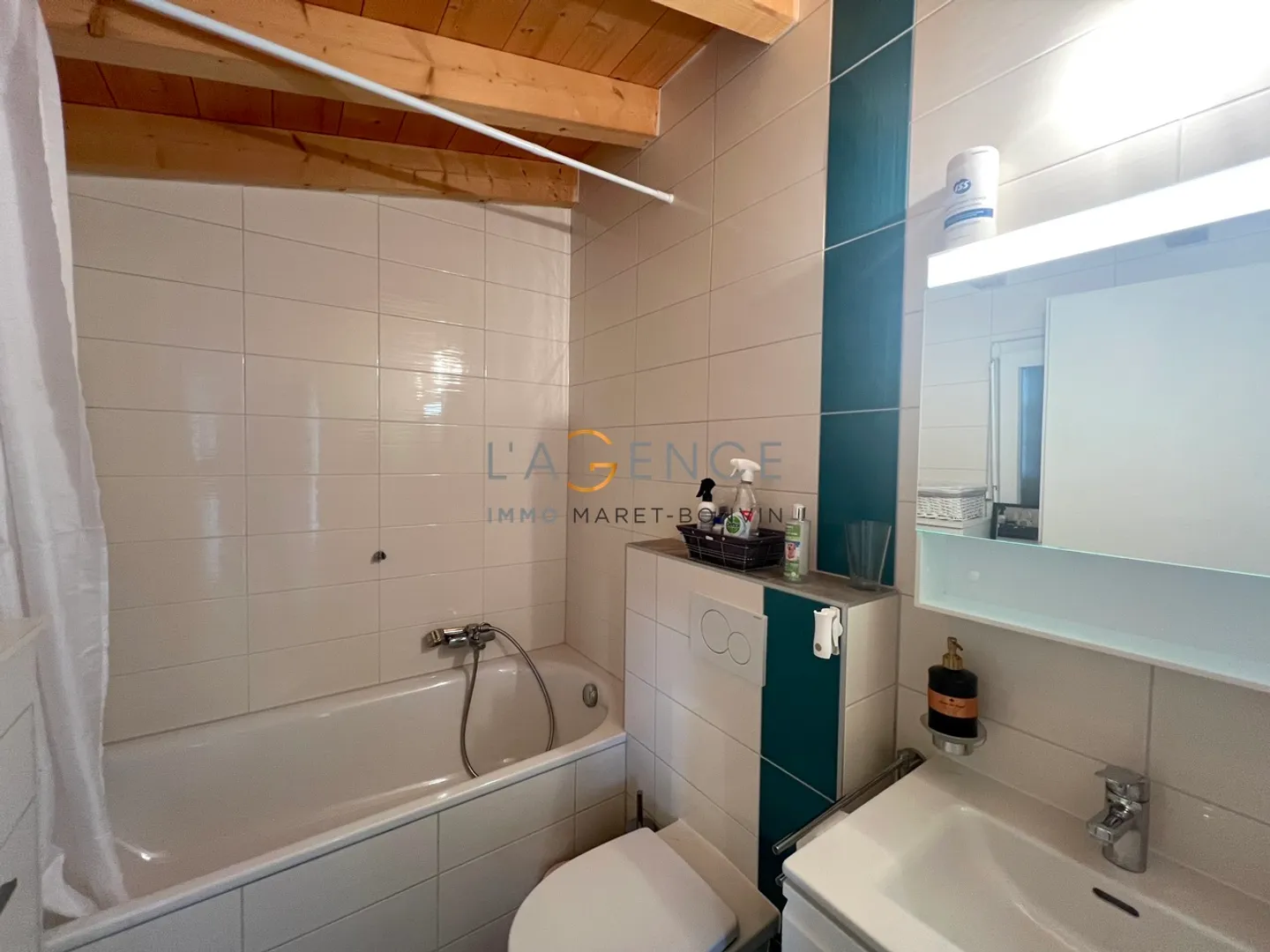Unique Architectural Duplex - Photo 4 of 7