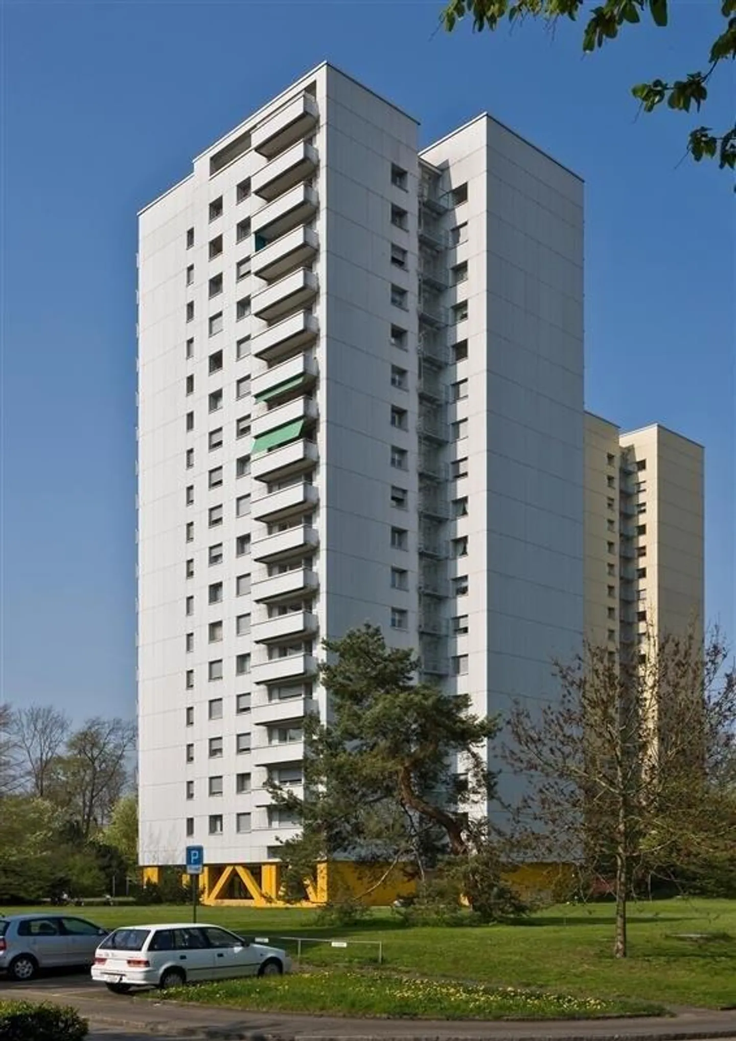 Motorradparkplatz in Birsfelden - Foto 1 von 1