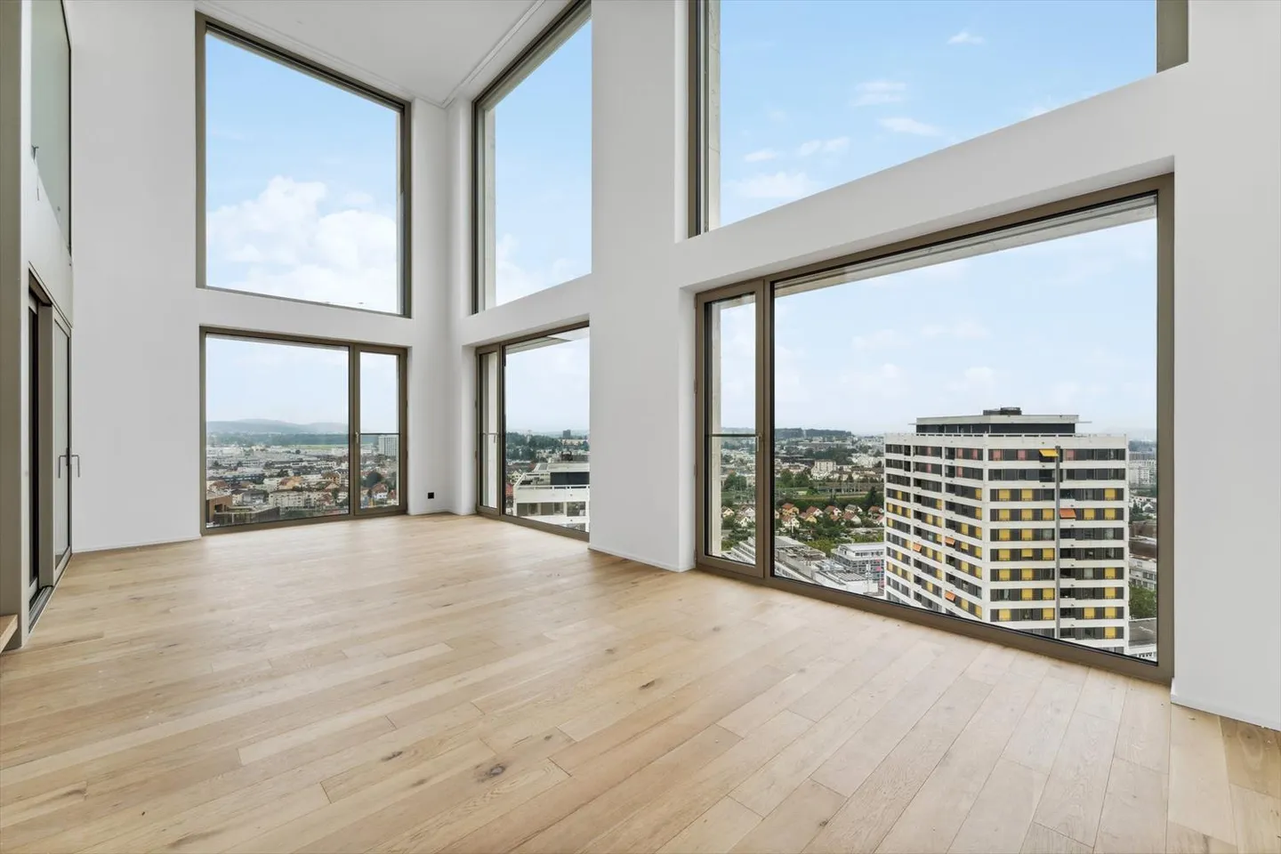 Vivere moderno nella Torre 55! - Foto 2 di 10