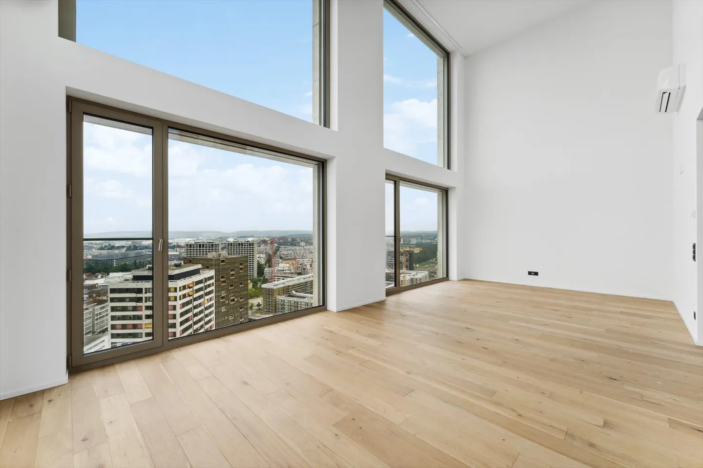 Vivere moderno nella Torre 55! - Foto 3 di 10