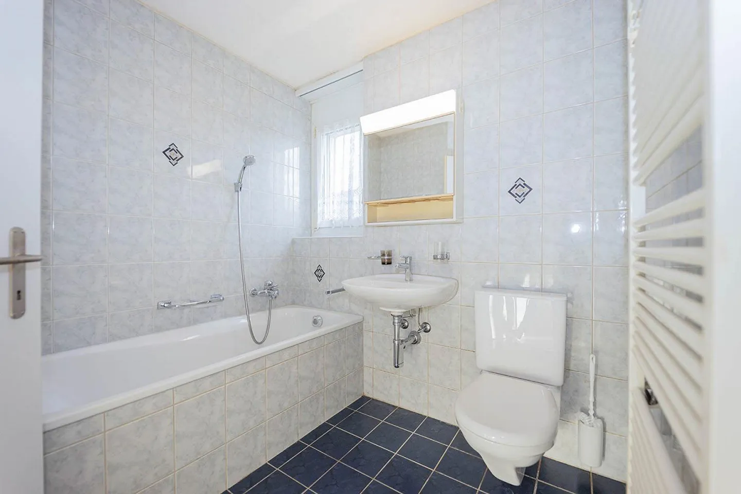 Attractive Garden Apartment with Top Infrastructure - Photo 11 of 13