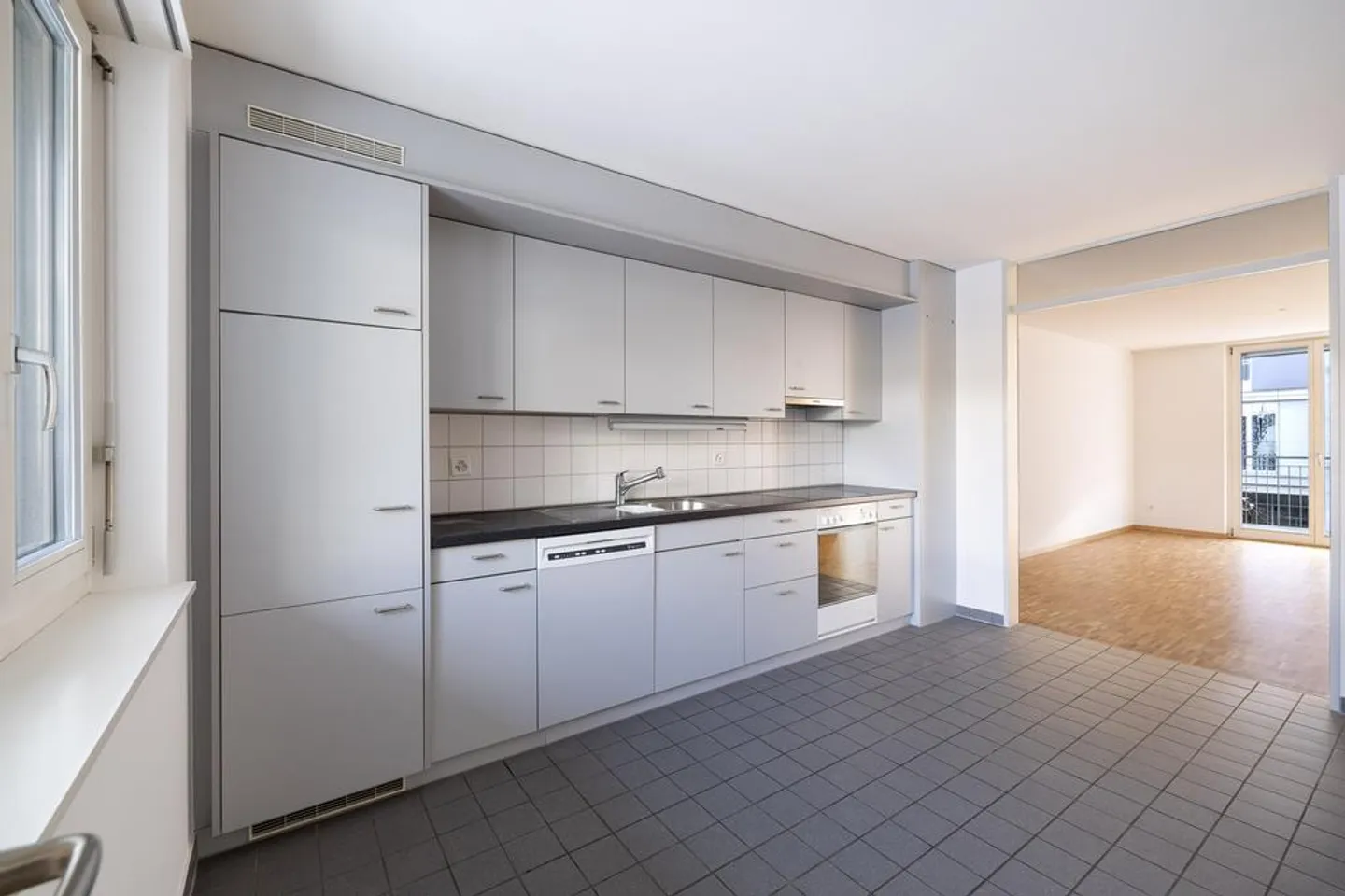 Bright 3.5-room apartment with beautiful balcony - Photo 2 of 10