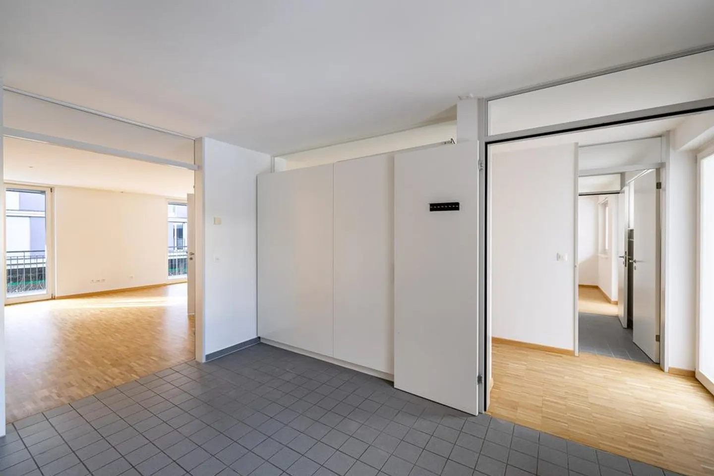 Bright 3.5-room apartment with beautiful balcony - Photo 3 of 10