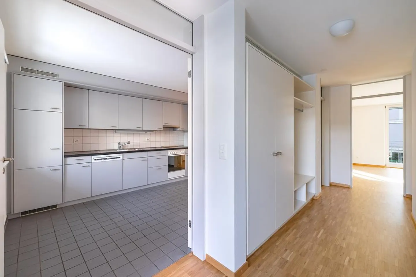 Bright 3.5-room apartment with beautiful balcony - Photo 4 of 10