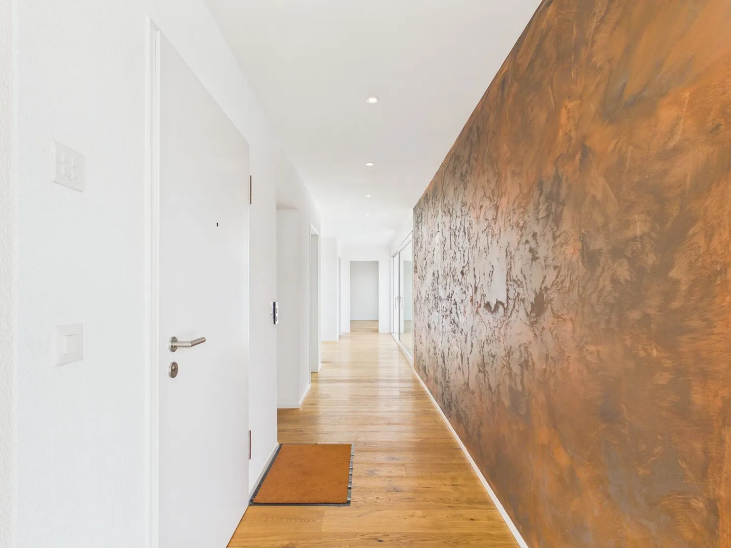 Appartement en attique avec divers extras tels qu'une terrasse très spacieuse, un ascenseur avec accès direct à l'appartement, des places de parking surdimensionnées, etc. - Photo 22 sur 27