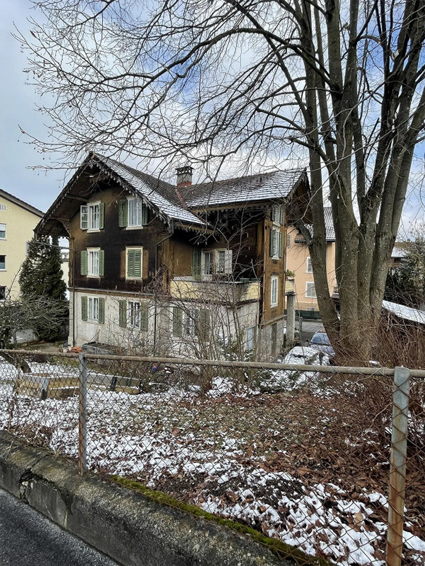 Wohnen im historischen Chalet mit drei kleinen Wohnungen - Foto 9 von 10