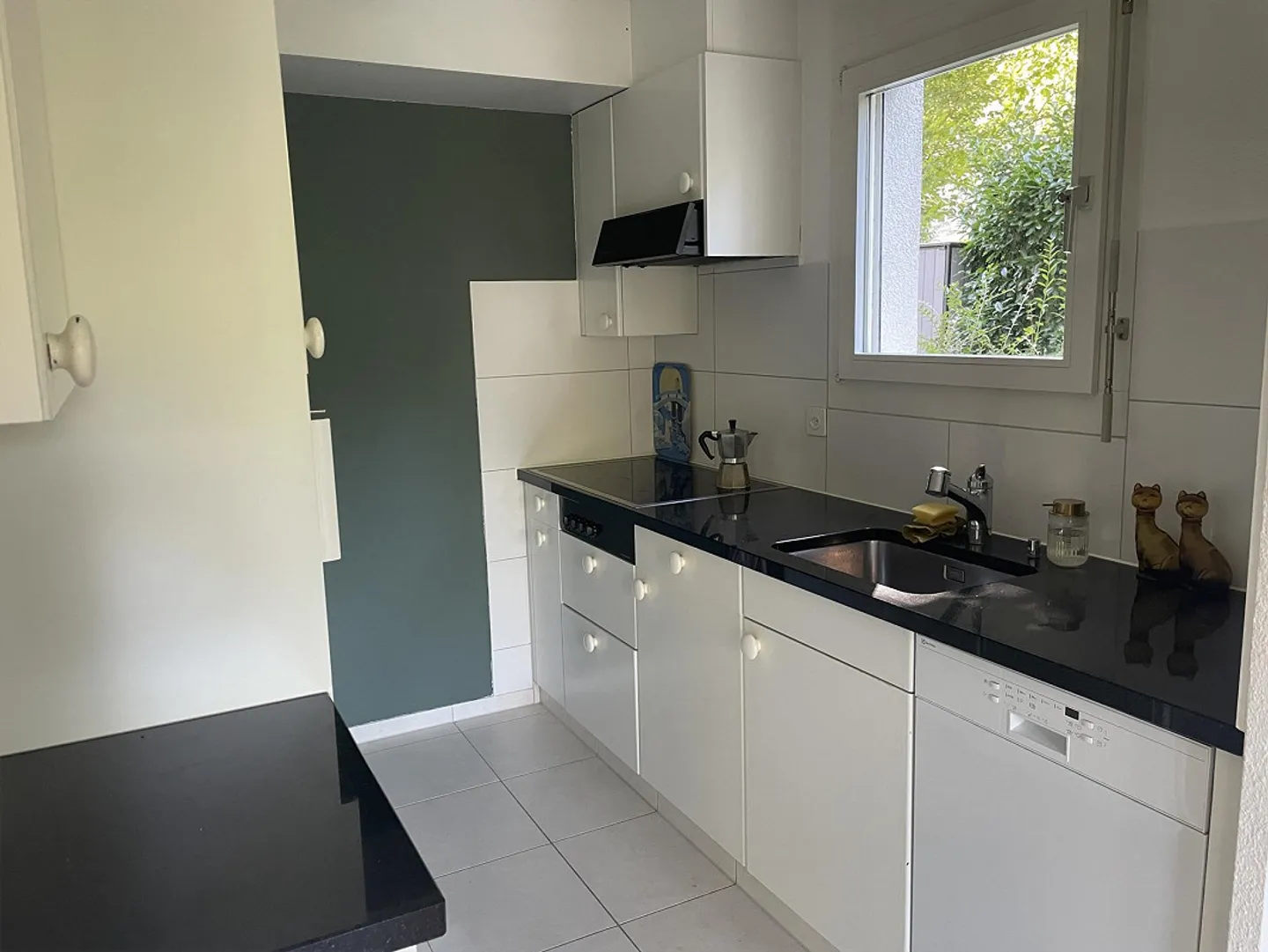 Küsnacht: Fireplace, Parking Space, Bathtub, Terrace & Private Garden - Photo 4 of 14
