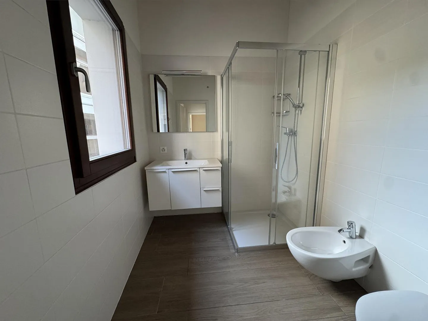 Modernes Büro mit 3,5 Zimmern zur Miete in Chiasso - Foto 7 von 8