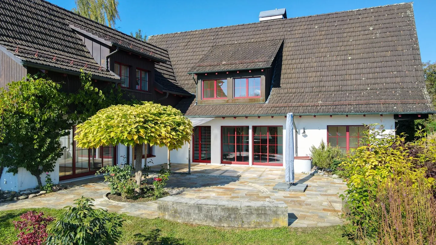 Grande casa unifamiliare con paesaggio da giardino idilliaco e assoluta tranquillità - Foto 4 di 19