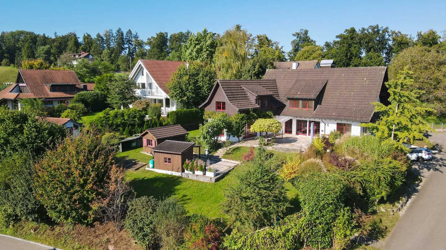 Grande casa unifamiliare con paesaggio da giardino idilliaco e assoluta tranquillità - Foto 5 di 19