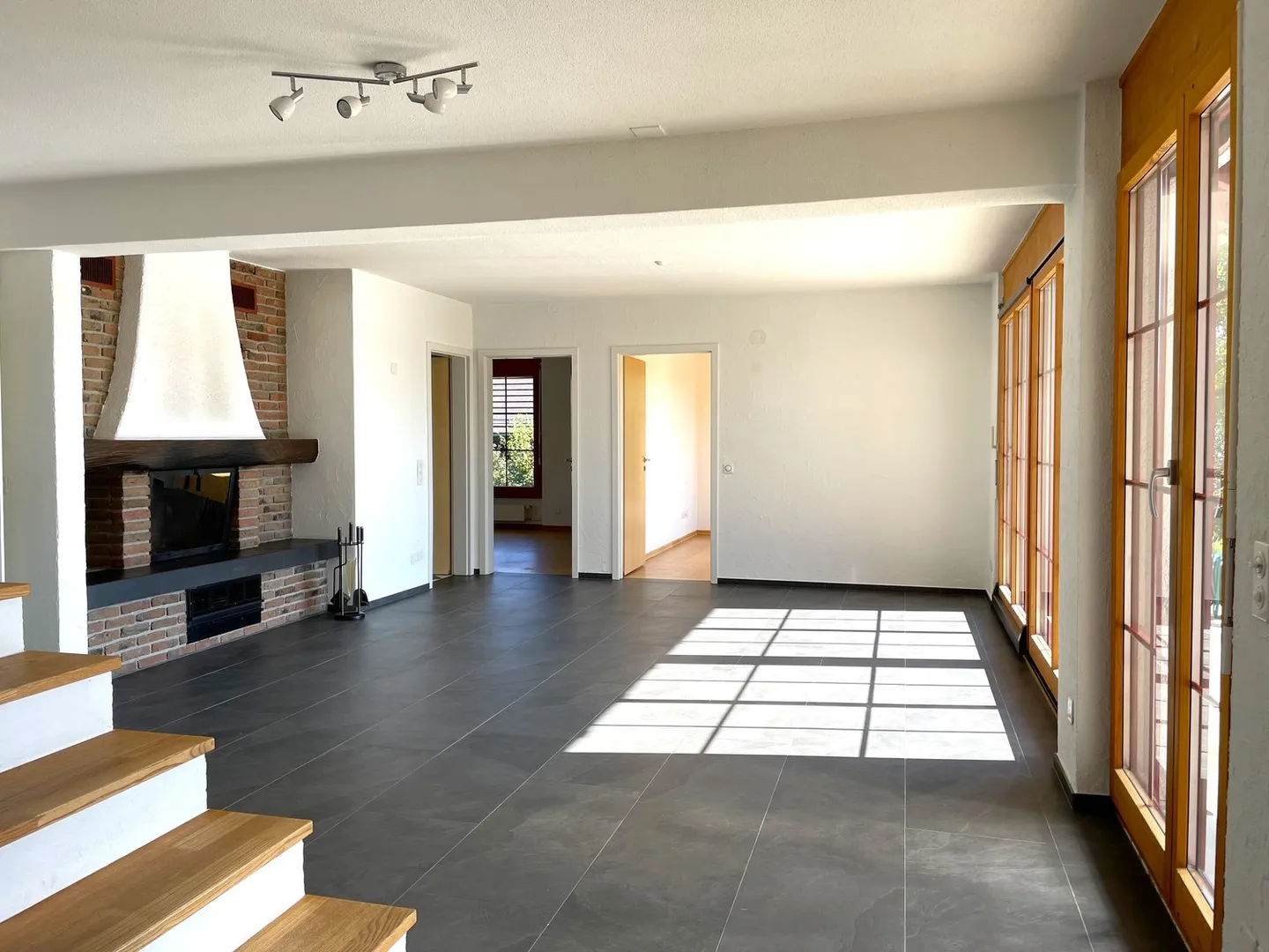 Grande casa unifamiliare con paesaggio da giardino idilliaco e assoluta tranquillità - Foto 6 di 19