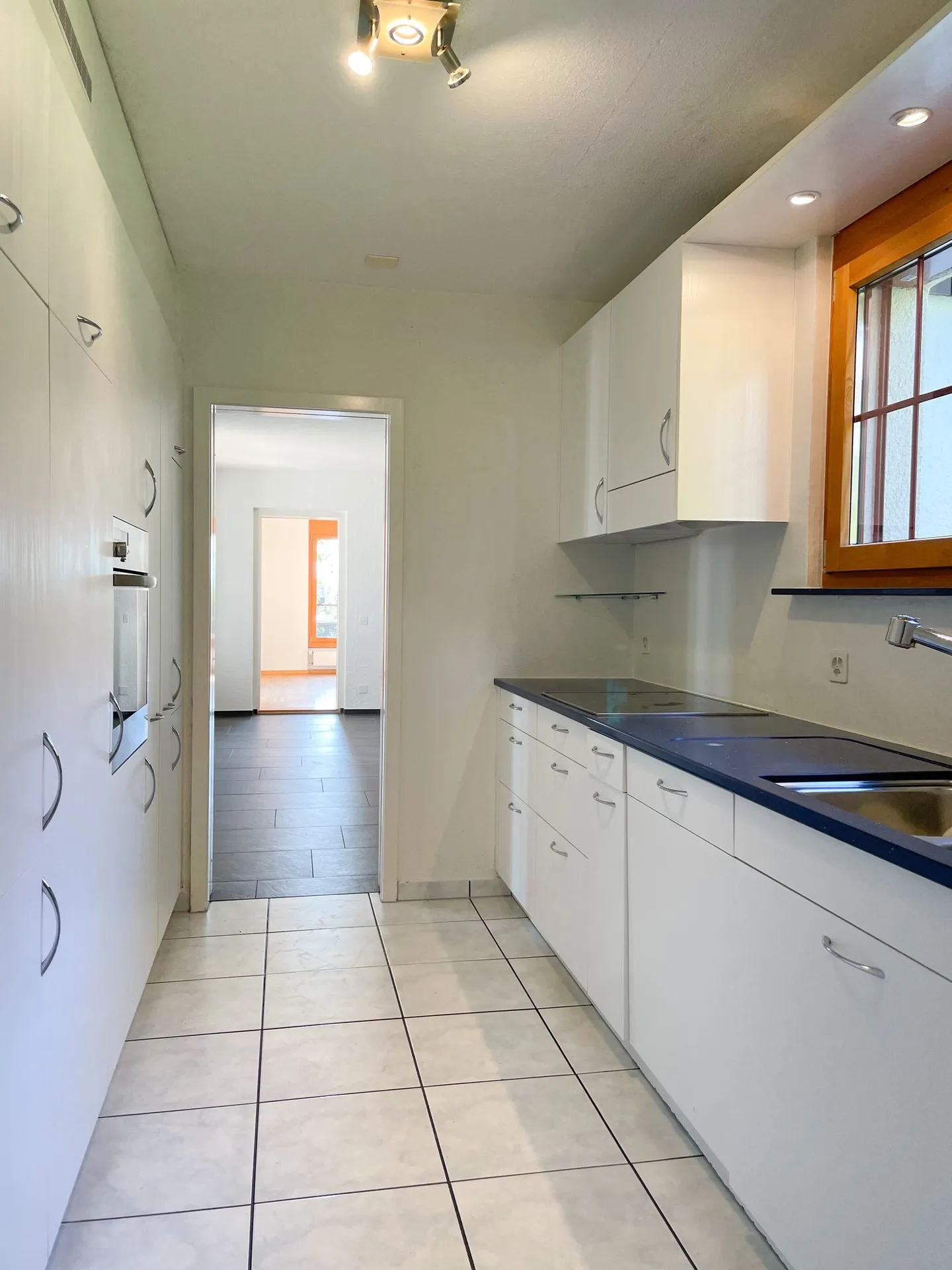 Grande casa unifamiliare con paesaggio da giardino idilliaco e assoluta tranquillità - Foto 7 di 19