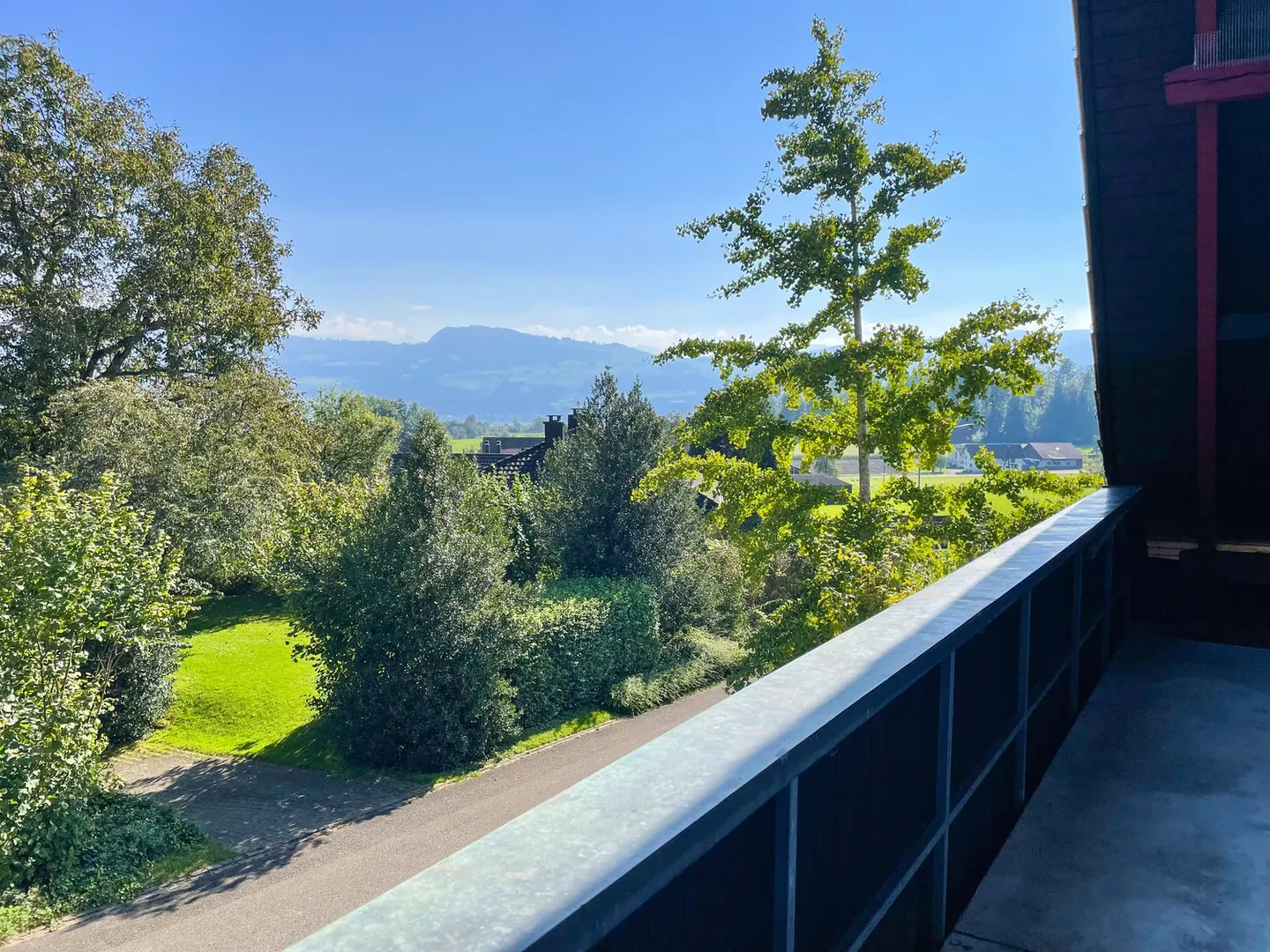 Grande casa unifamiliare con paesaggio da giardino idilliaco e assoluta tranquillità - Foto 11 di 19