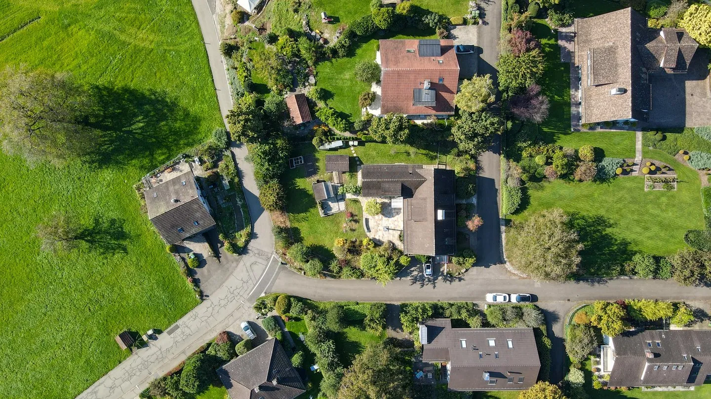 Grande casa unifamiliare con paesaggio da giardino idilliaco e assoluta tranquillità - Foto 18 di 19