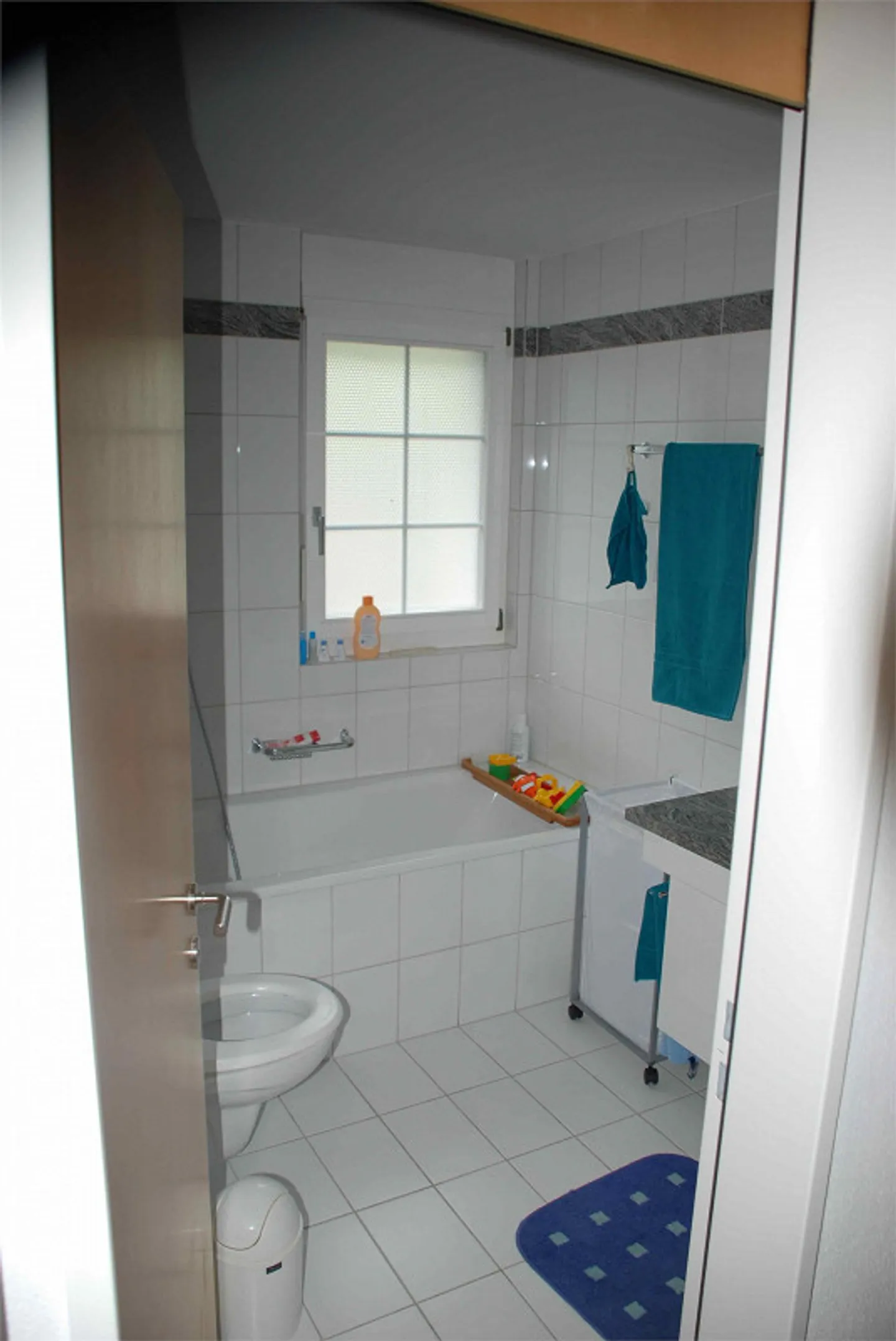 Sonnige 2 1/2-Zimmer-Wohnung/ MFH zur alta Dorfschmitta - Photo 2 sur 5