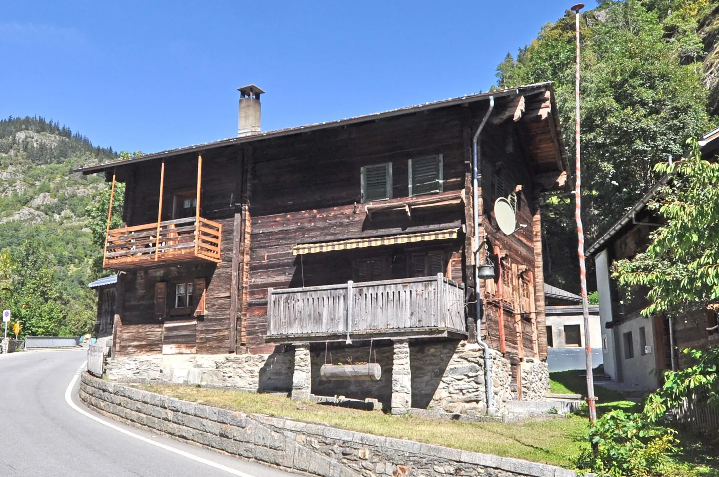 Residential building for sale - Photo 1 of 2