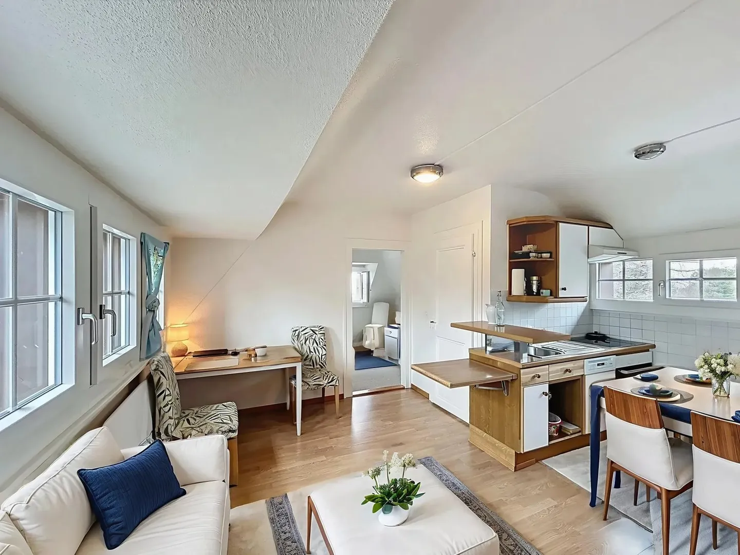 Appartamento affascinante sotto il tetto! Giardino condiviso! - Foto 1 di 5