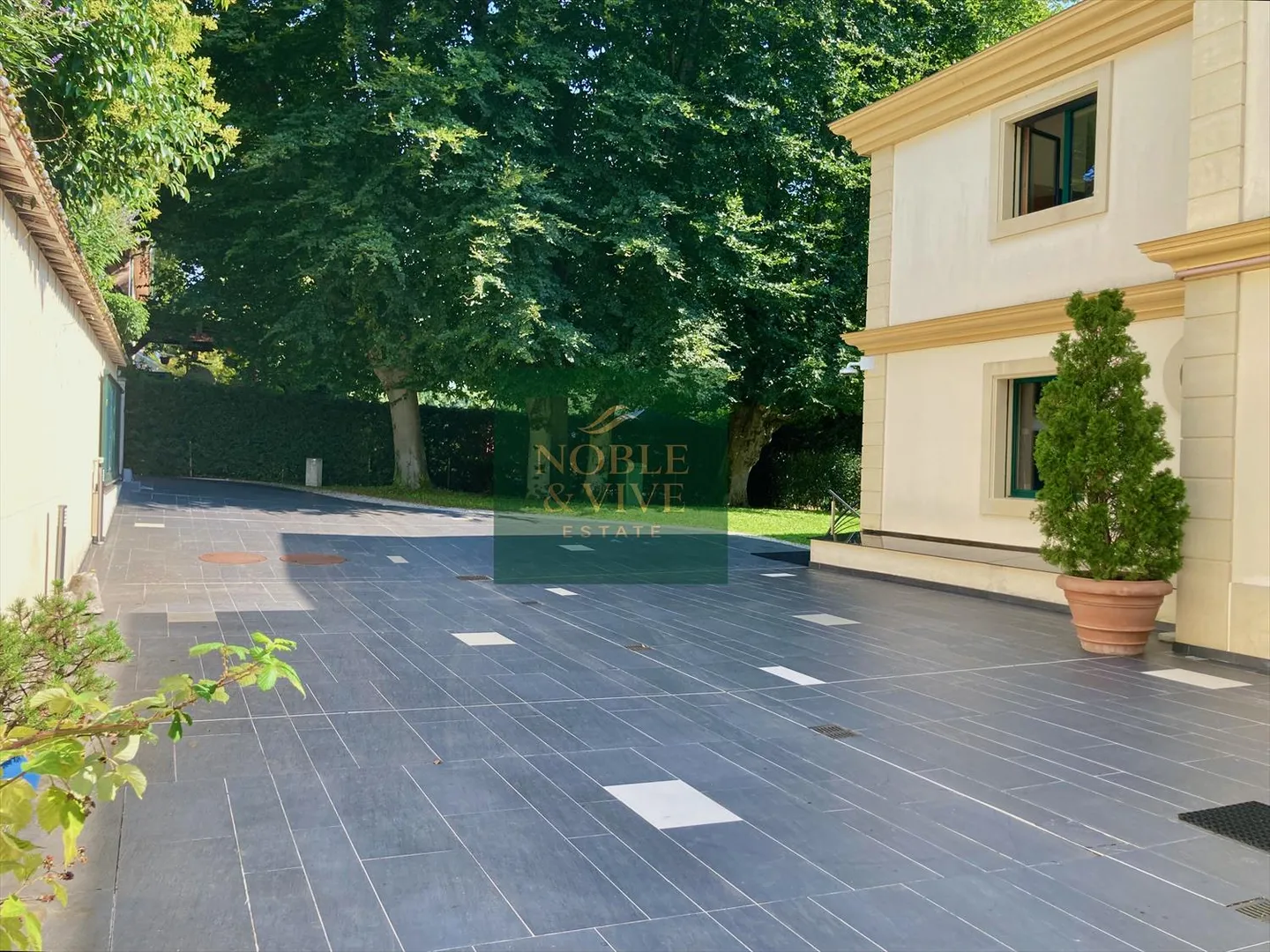 Villa mit 12 Zimmern - Foto 2 von 8