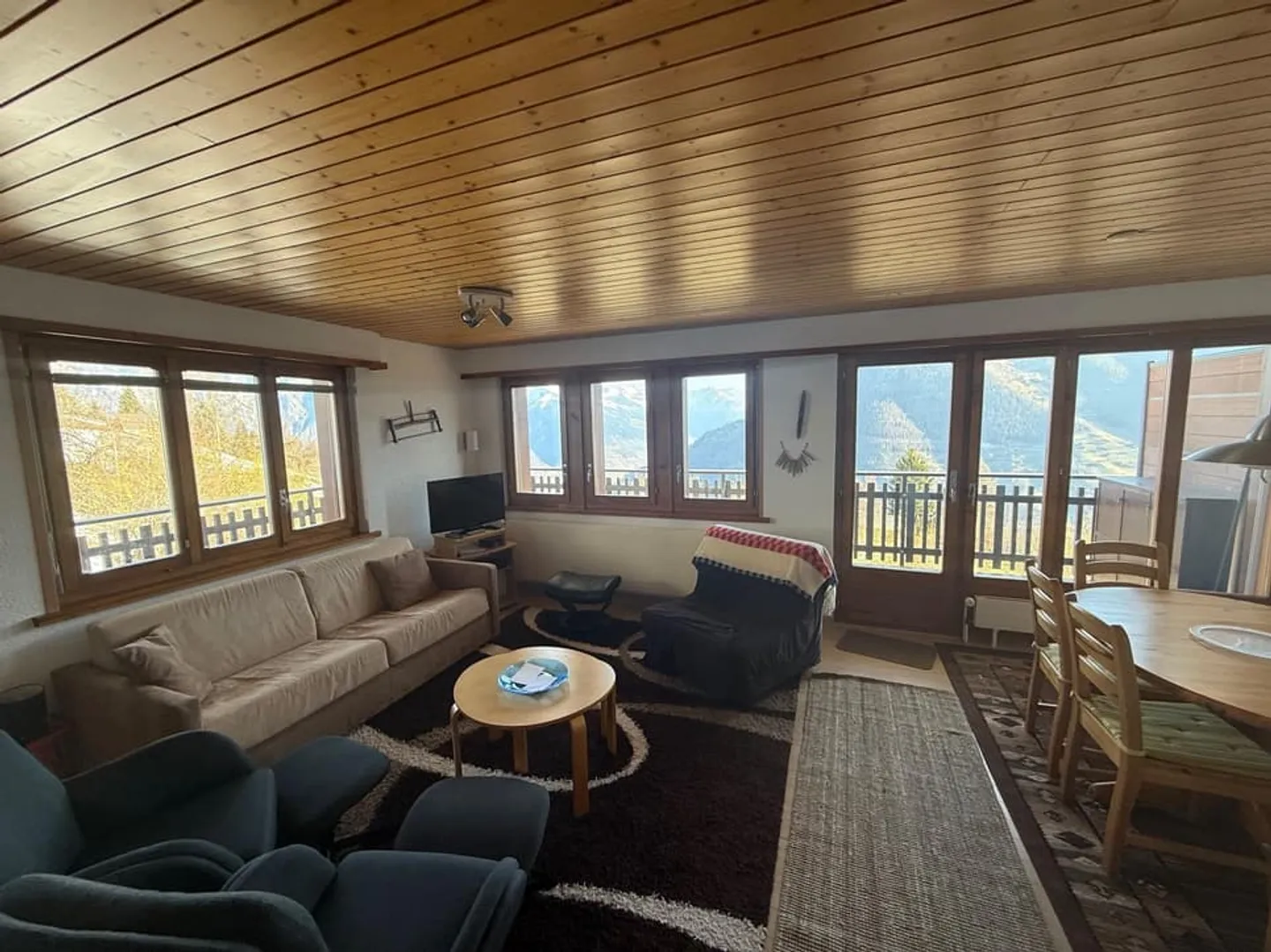 Charming Apartment in Tzoumaz - Photo 2 of 10