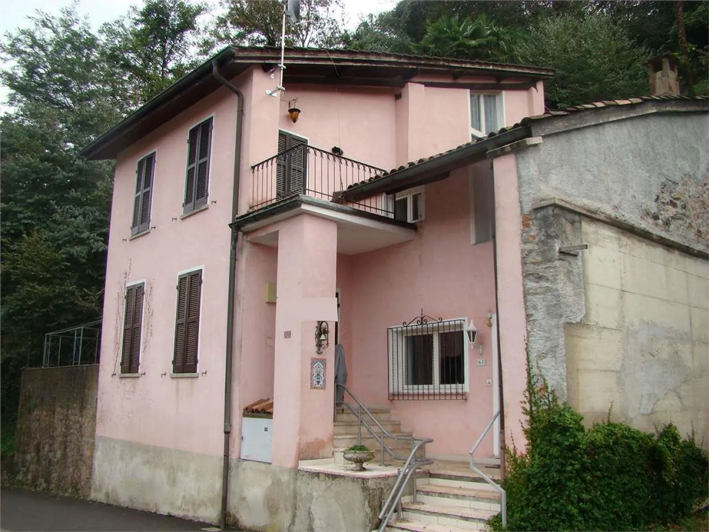Figino, characteristic house with garden, grotto and lake view - Photo 1 of 13