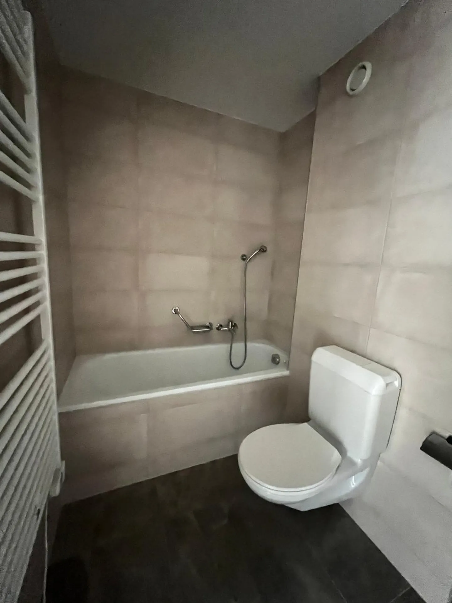 Appartamento 2.5 stanze completamente ristrutturato con balcone - Foto 6 di 6