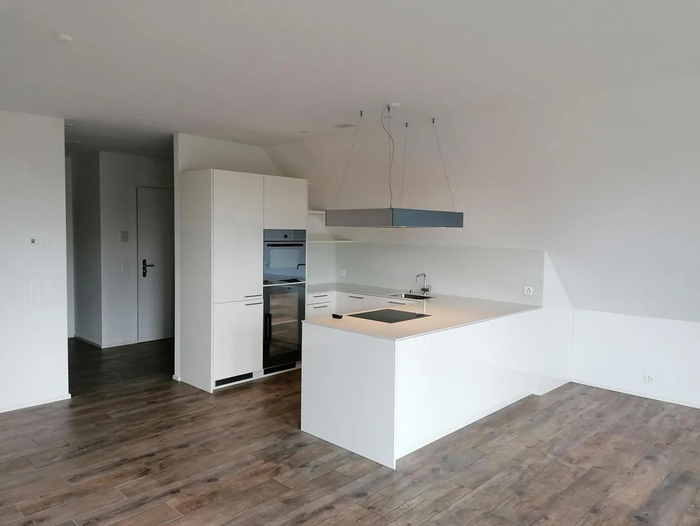 Beautiful modern penthouse apartment - Photo 4 of 13