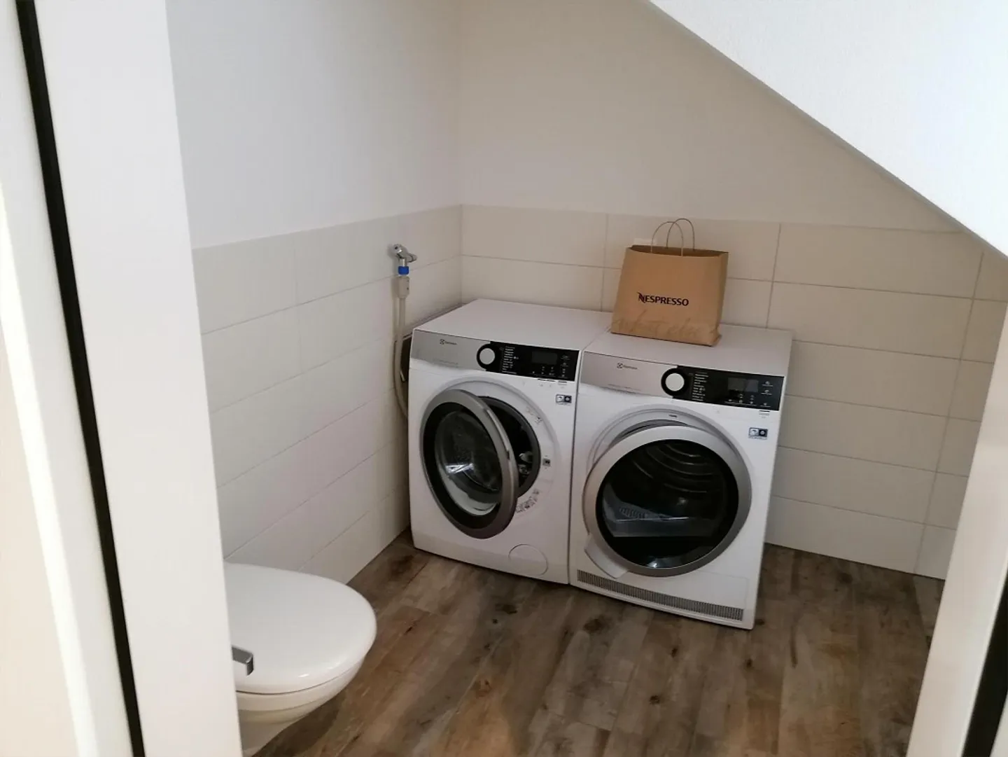 Beautiful modern penthouse apartment - Photo 8 of 13