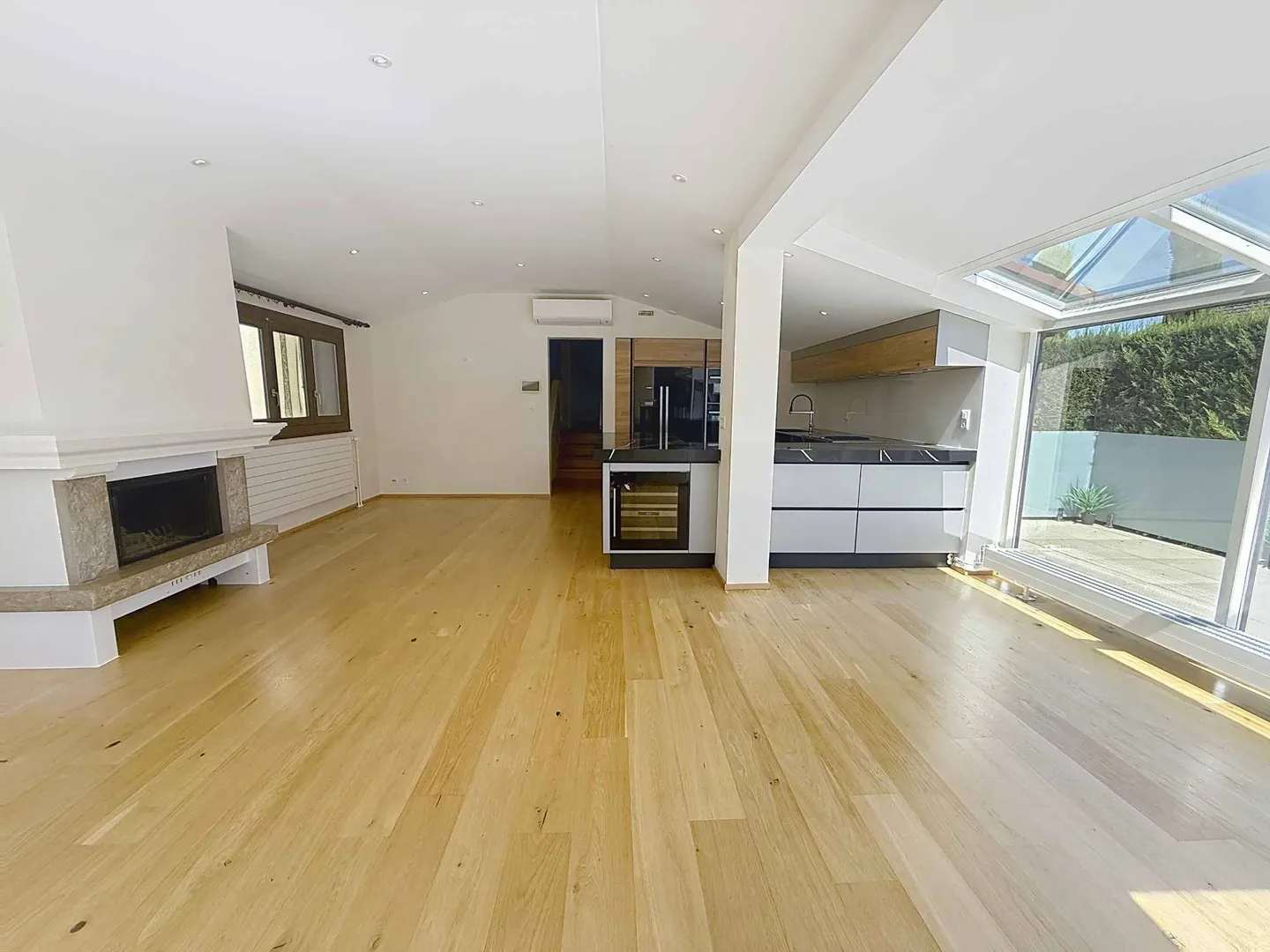 Villa unica completamente ristrutturata - Foto 4 di 13