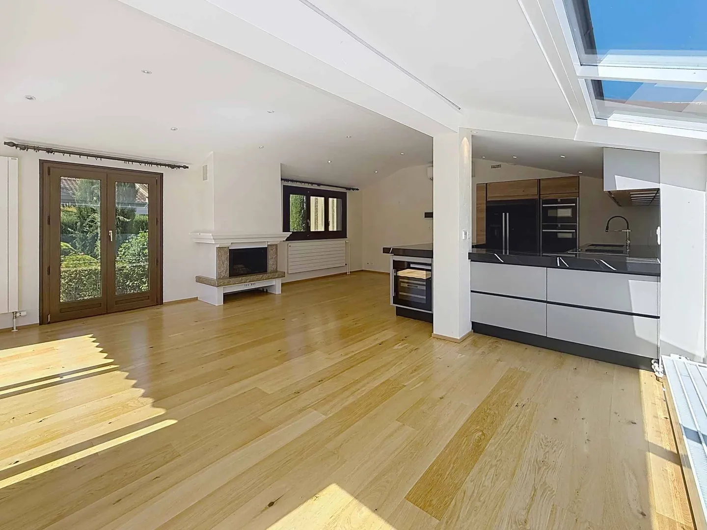 Villa unica completamente ristrutturata - Foto 3 di 13