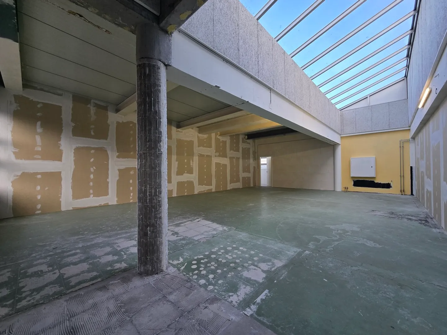 Excellent location - Workshop / storage - 97m² - Crissier - Photo 5 of 9